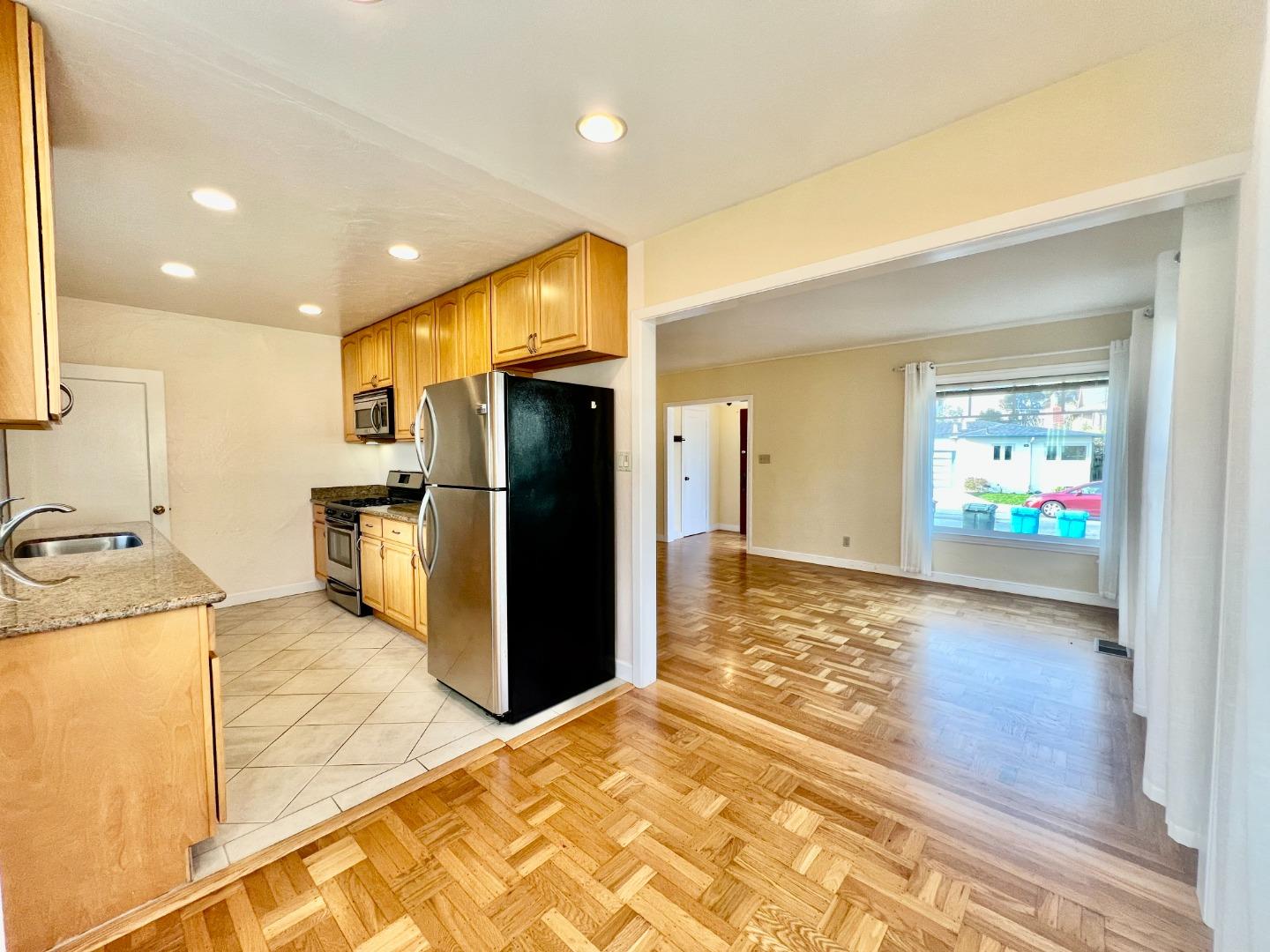 Detail Gallery Image 12 of 44 For 127 22nd Ave, San Mateo,  CA 94403 - 2 Beds | 1 Baths