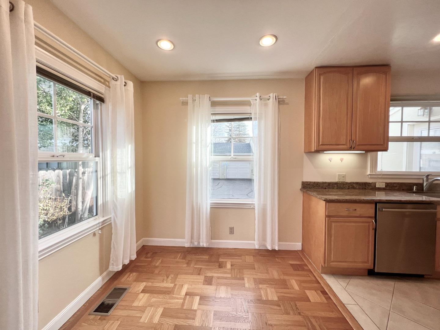 Detail Gallery Image 14 of 44 For 127 22nd Ave, San Mateo,  CA 94403 - 2 Beds | 1 Baths