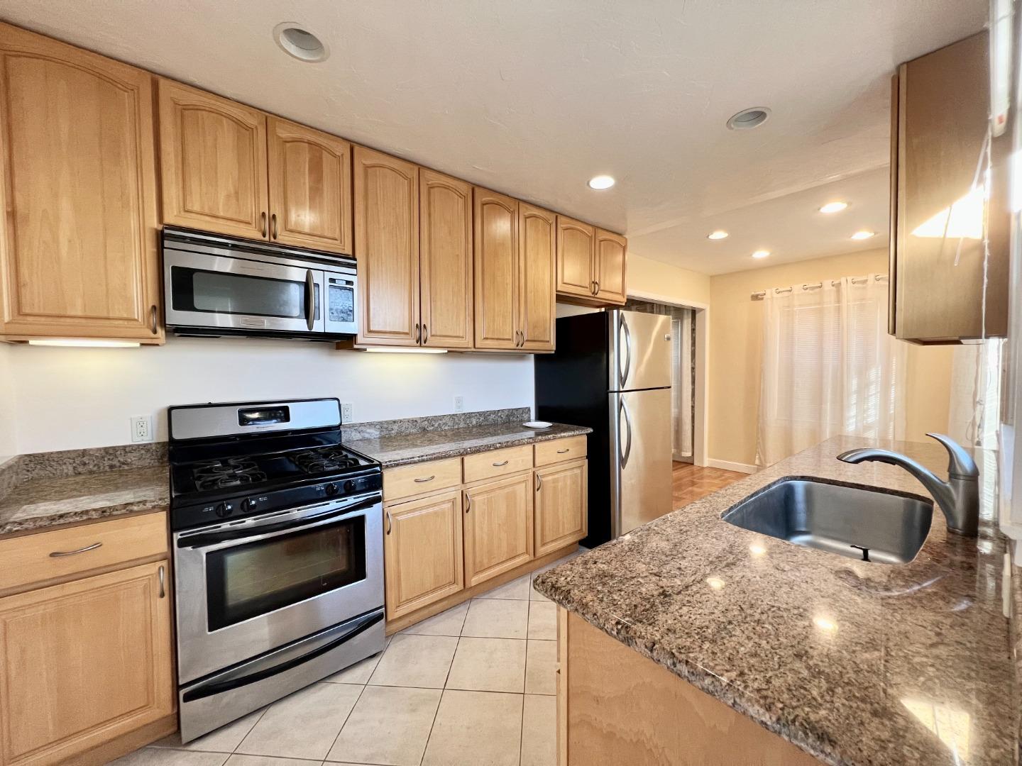 Detail Gallery Image 15 of 44 For 127 22nd Ave, San Mateo,  CA 94403 - 2 Beds | 1 Baths