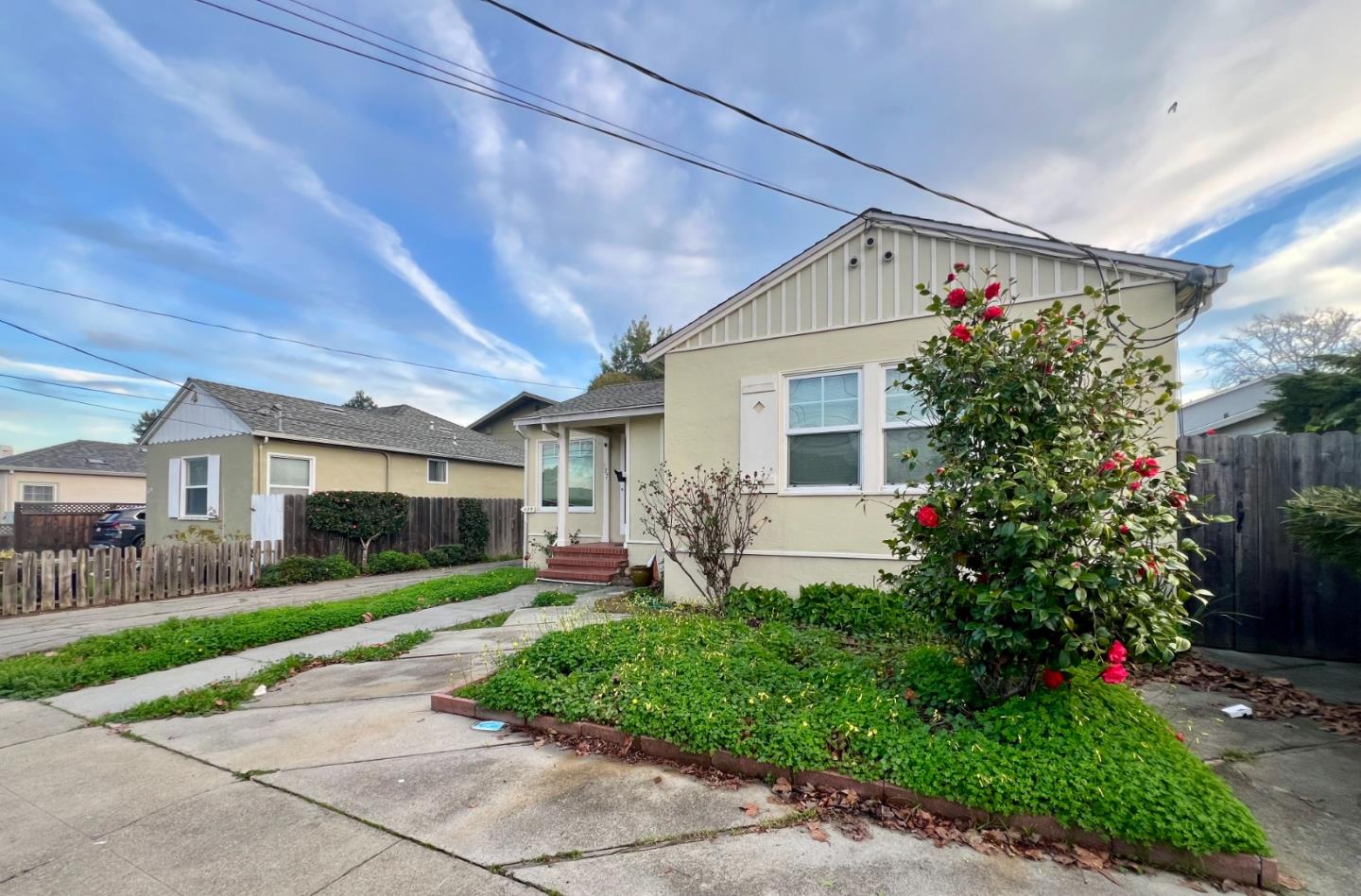 Detail Gallery Image 3 of 44 For 127 22nd Ave, San Mateo,  CA 94403 - 2 Beds | 1 Baths