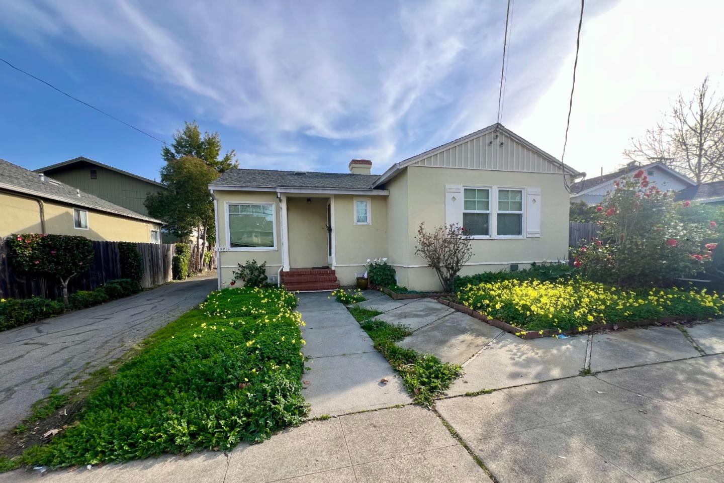 Detail Gallery Image 6 of 44 For 127 22nd Ave, San Mateo,  CA 94403 - 2 Beds | 1 Baths