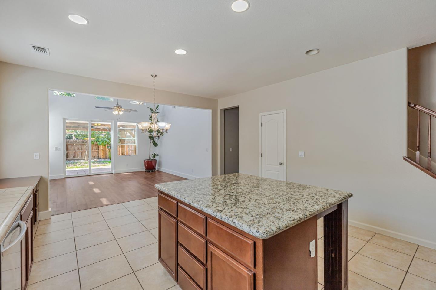 Detail Gallery Image 5 of 26 For 3760 Mirtoon Sea Ave, Sacramento,  CA 95834 - 4 Beds | 3 Baths