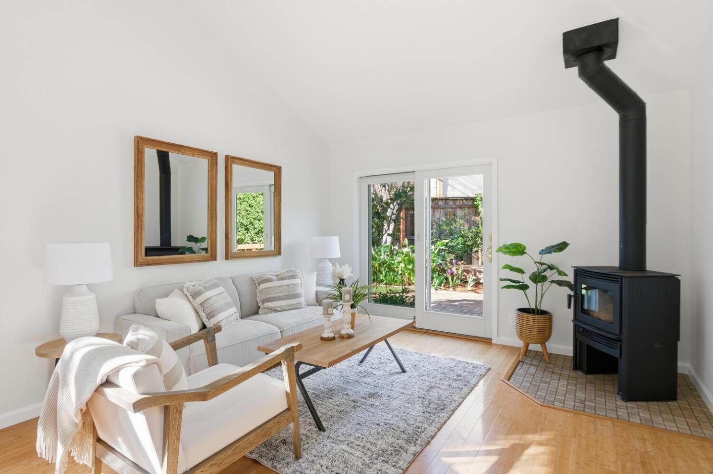 Detail Gallery Image 4 of 26 For 4650 Corrida Cir, San Jose,  CA 95129 - 2 Beds | 2 Baths