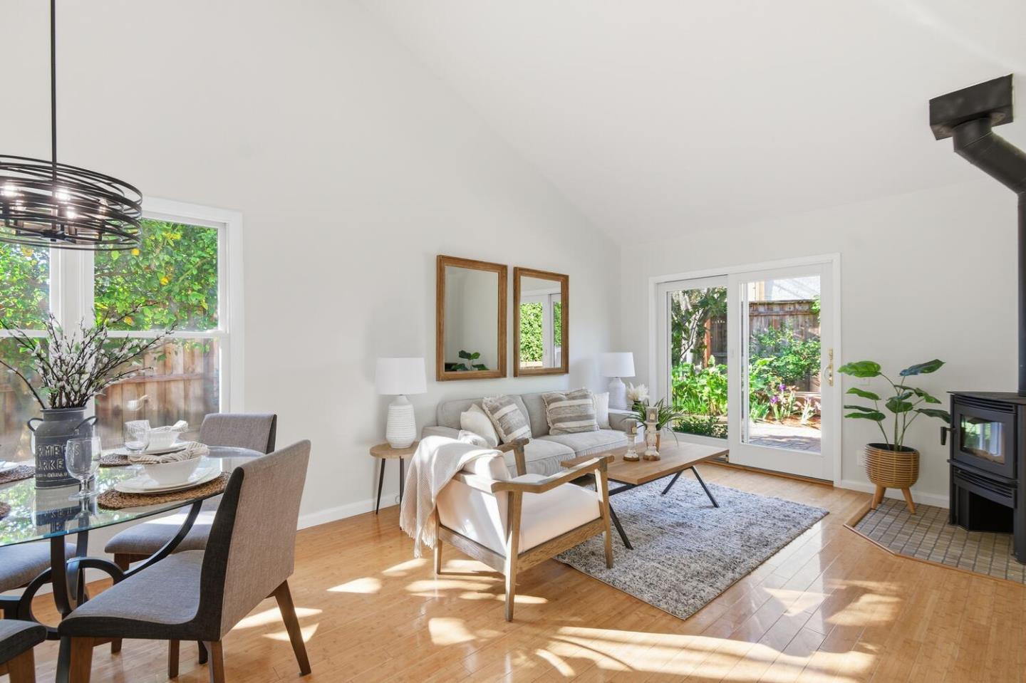 Detail Gallery Image 6 of 26 For 4650 Corrida Cir, San Jose,  CA 95129 - 2 Beds | 2 Baths