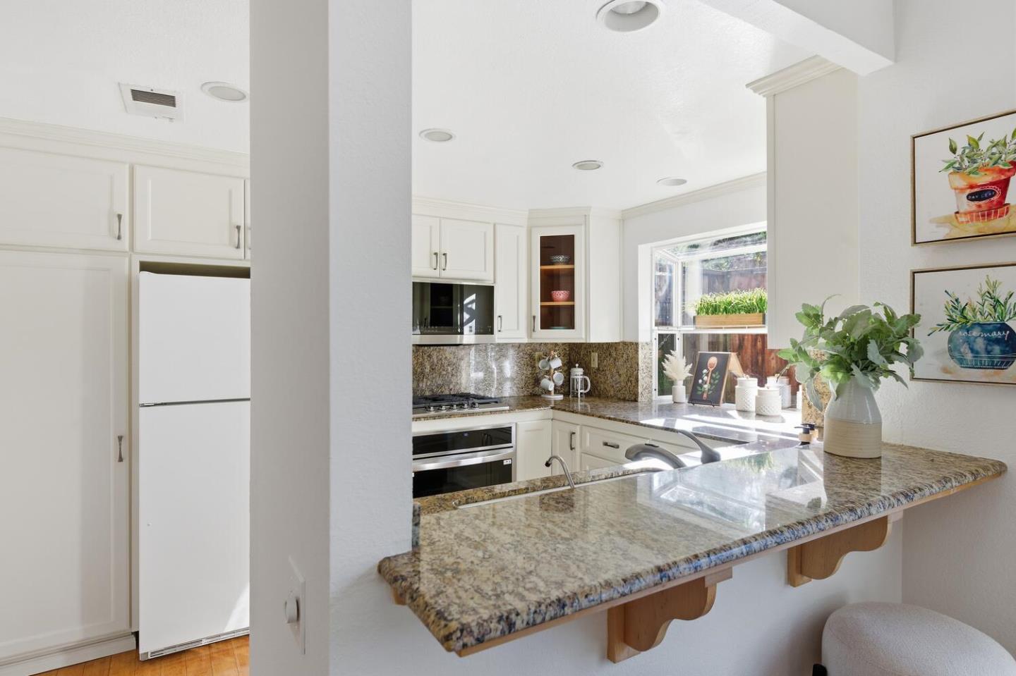 Detail Gallery Image 9 of 26 For 4650 Corrida Cir, San Jose,  CA 95129 - 2 Beds | 2 Baths