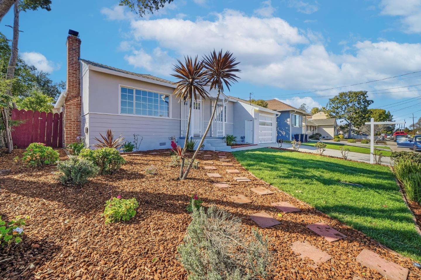 Detail Gallery Image 2 of 40 For 1220 Irwin St, Belmont,  CA 94002 - 3 Beds | 1/1 Baths