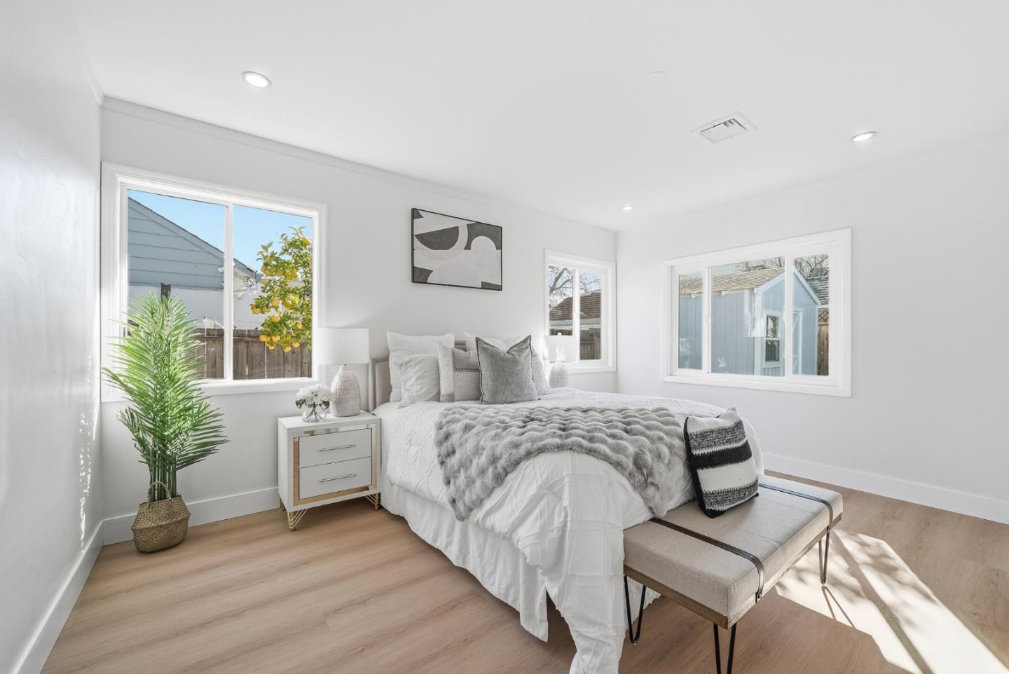 Detail Gallery Image 28 of 40 For 1220 Irwin St, Belmont,  CA 94002 - 3 Beds | 1/1 Baths