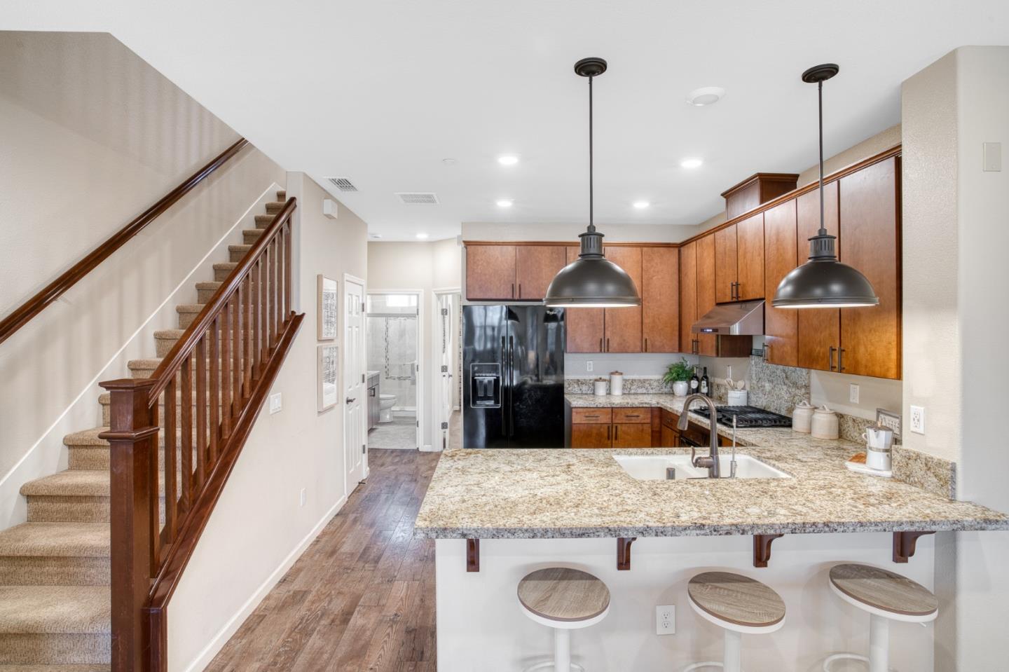 Detail Gallery Image 10 of 47 For 1365 Merry Loop, Milpitas,  CA 95035 - 3 Beds | 3/1 Baths