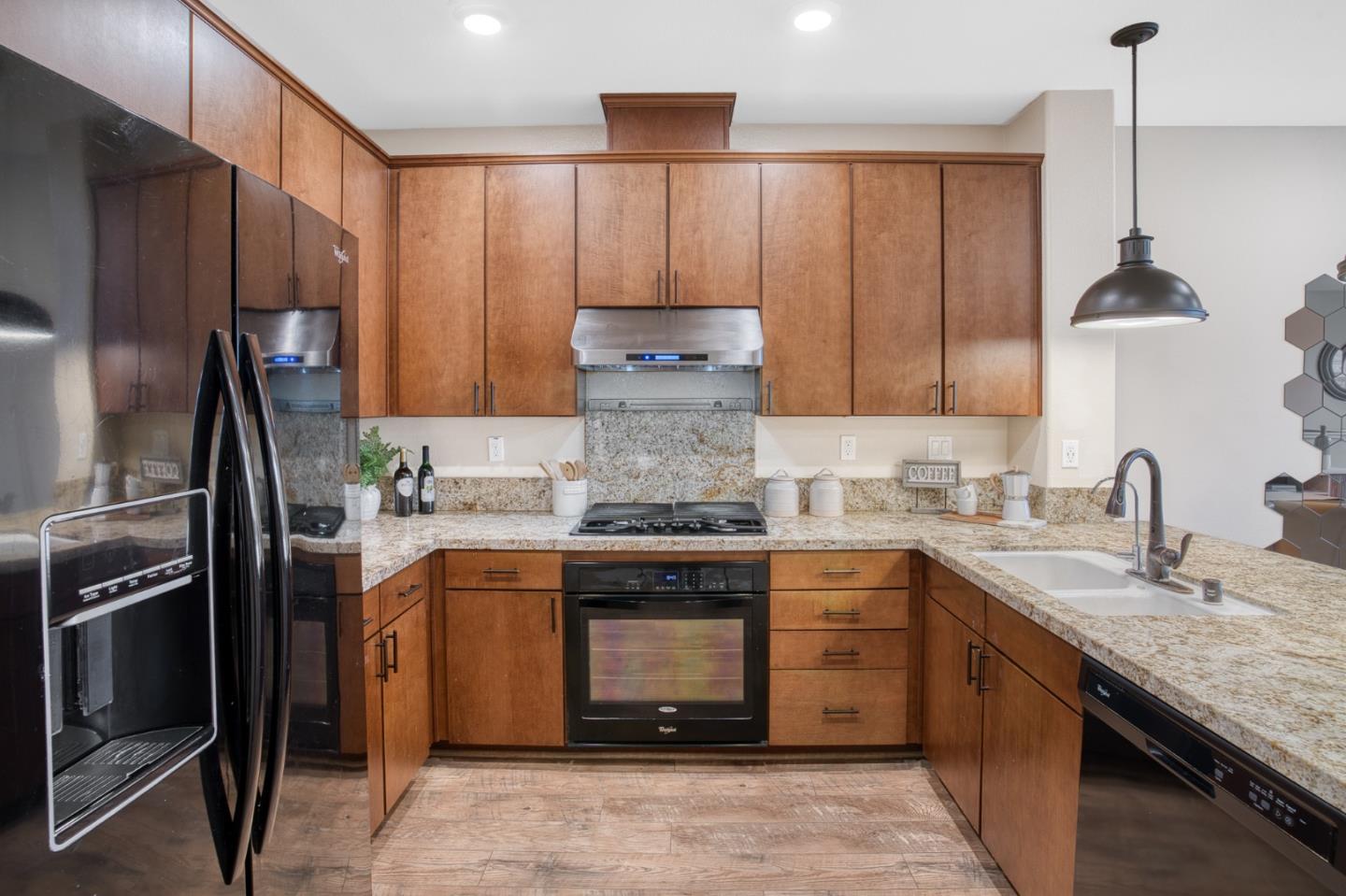 Detail Gallery Image 11 of 47 For 1365 Merry Loop, Milpitas,  CA 95035 - 3 Beds | 3/1 Baths