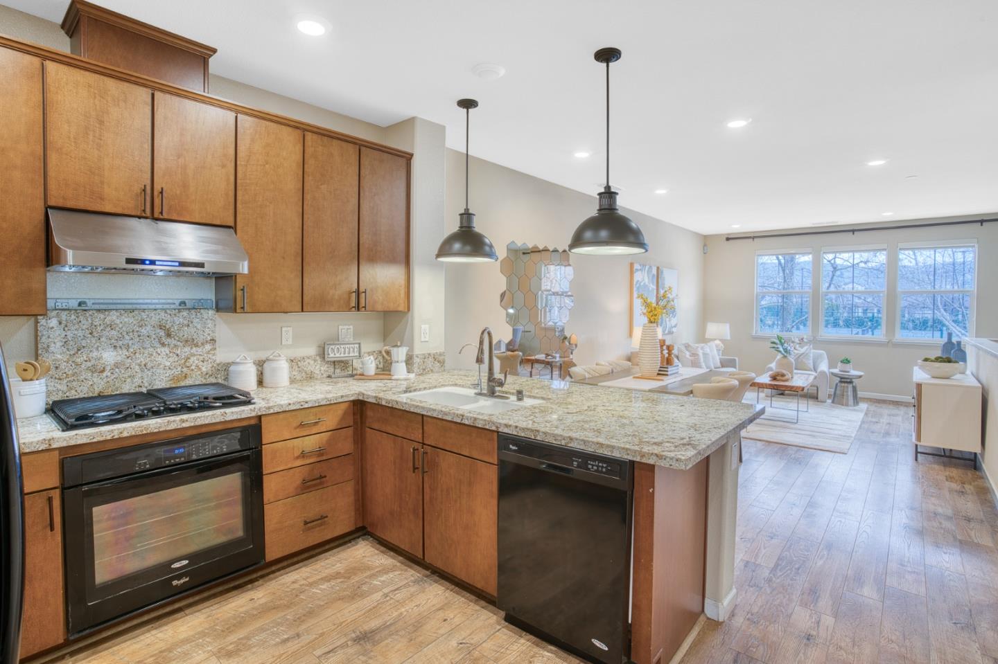 Detail Gallery Image 12 of 47 For 1365 Merry Loop, Milpitas,  CA 95035 - 3 Beds | 3/1 Baths