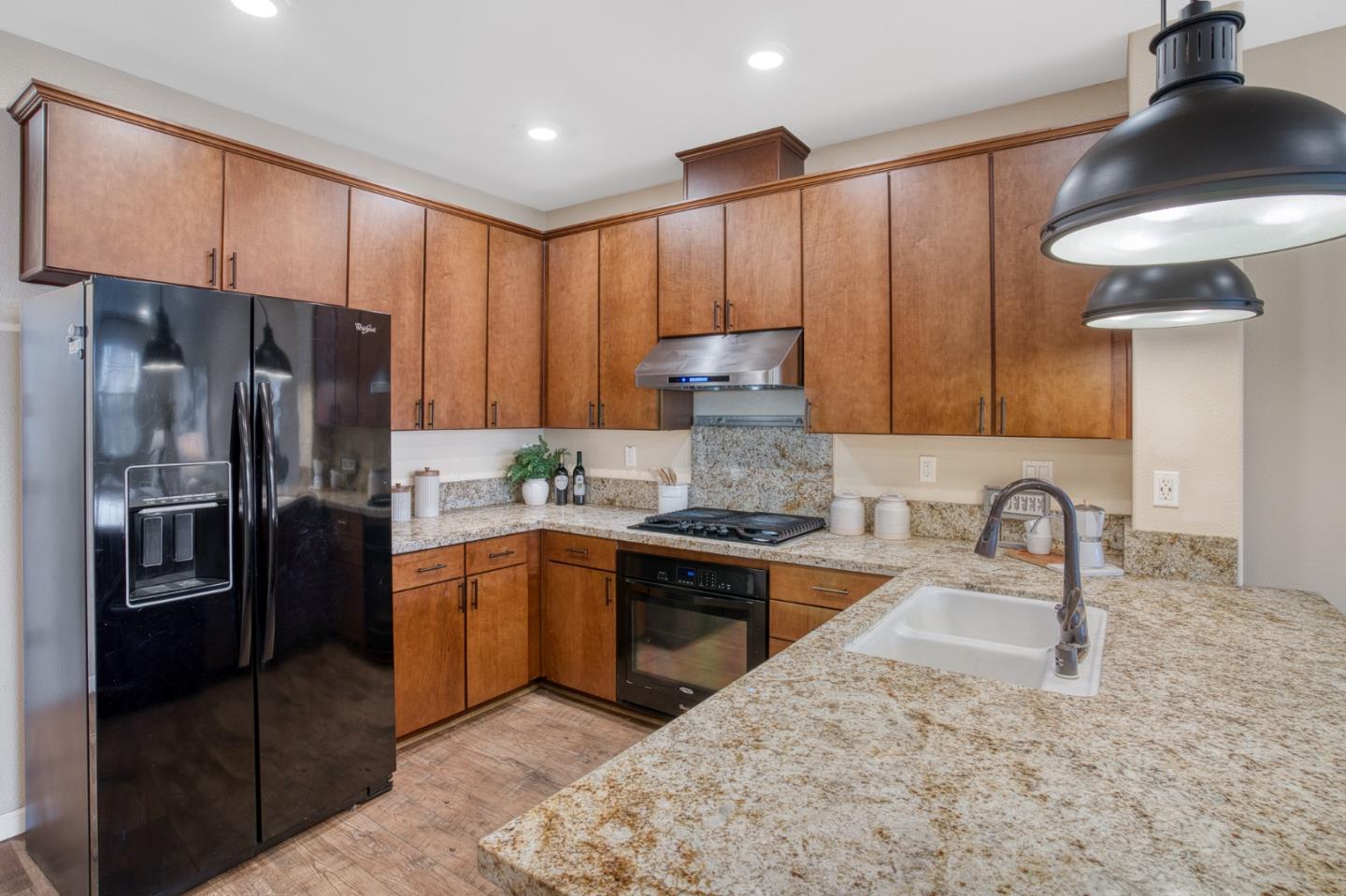 Detail Gallery Image 13 of 47 For 1365 Merry Loop, Milpitas,  CA 95035 - 3 Beds | 3/1 Baths