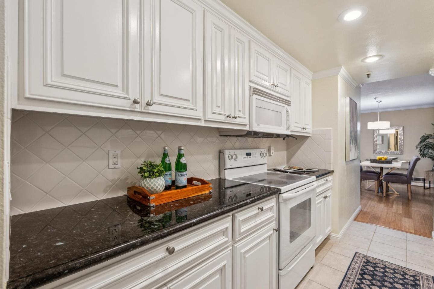 Detail Gallery Image 10 of 20 For 1115 Continentals Way #203,  Belmont,  CA 94002 - 2 Beds | 2 Baths