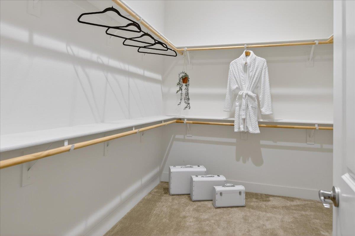 Detail Gallery Image 13 of 18 For 2102 White Oak Dr, Hollister,  CA 95023 - 2 Beds | 2 Baths