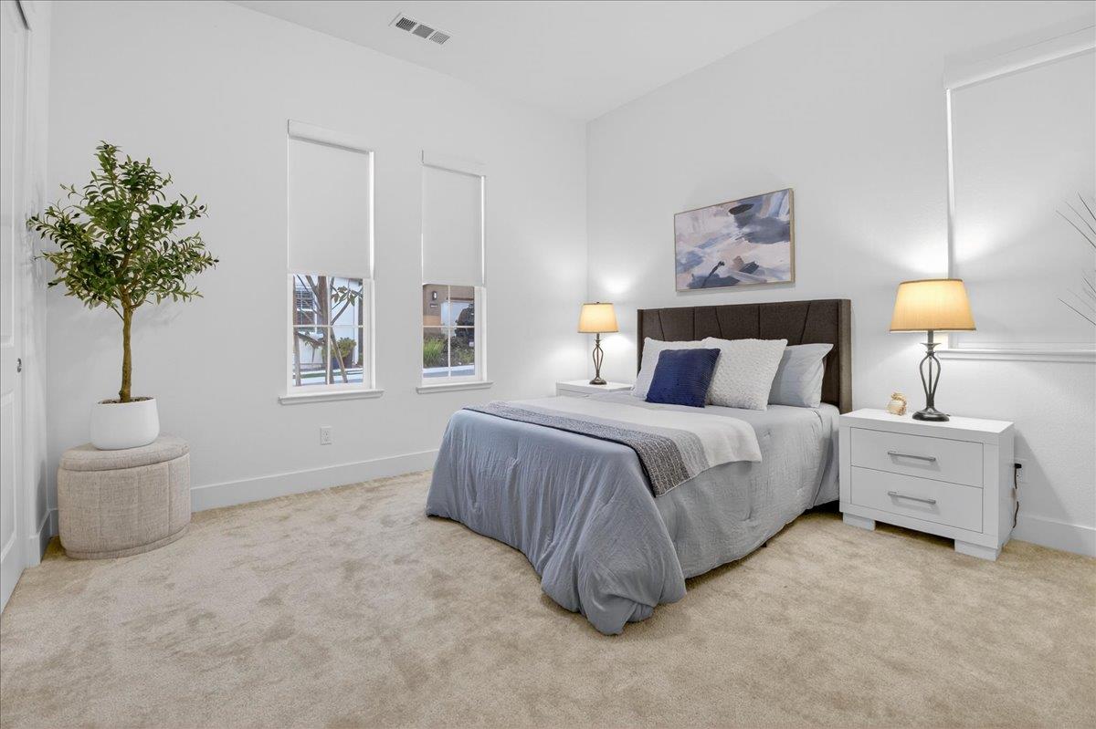 Detail Gallery Image 14 of 18 For 2102 White Oak Dr, Hollister,  CA 95023 - 2 Beds | 2 Baths