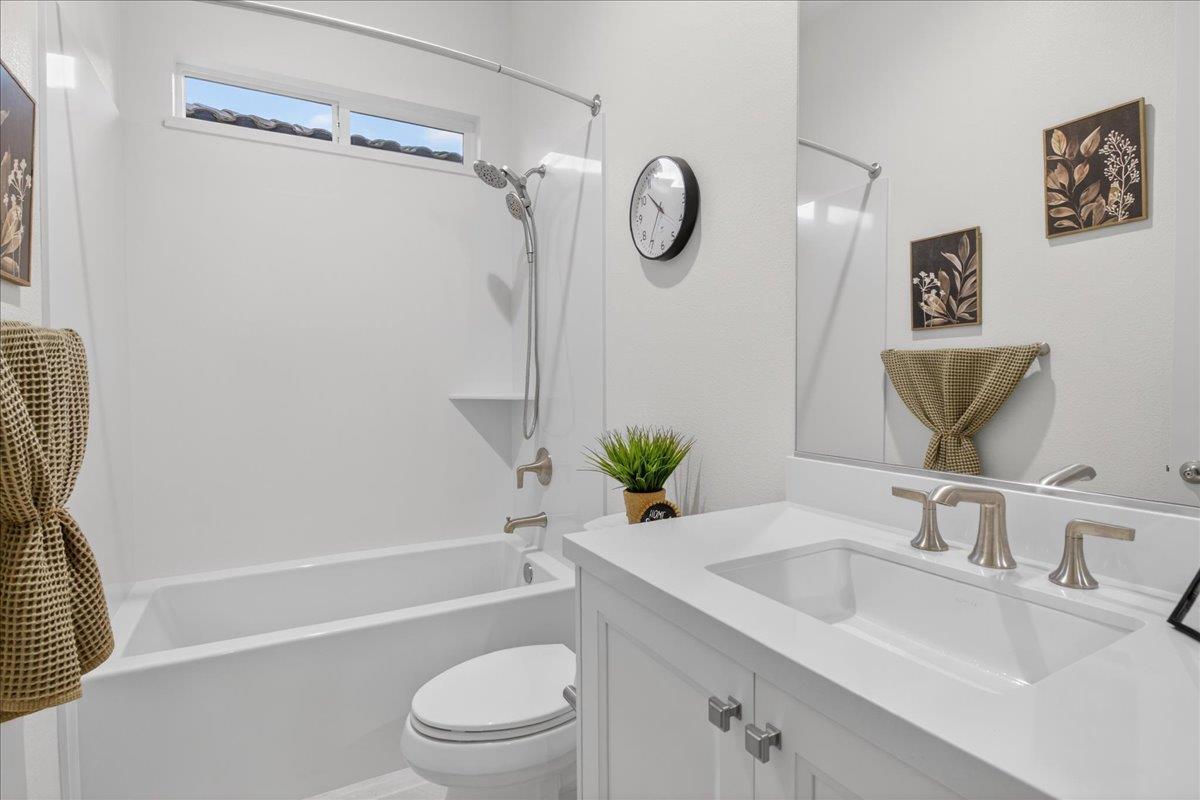 Detail Gallery Image 15 of 18 For 2102 White Oak Dr, Hollister,  CA 95023 - 2 Beds | 2 Baths