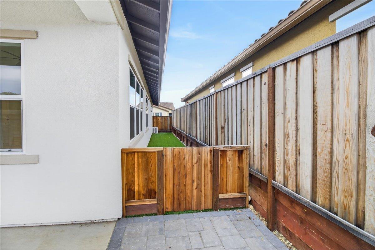 Detail Gallery Image 17 of 18 For 2102 White Oak Dr, Hollister,  CA 95023 - 2 Beds | 2 Baths