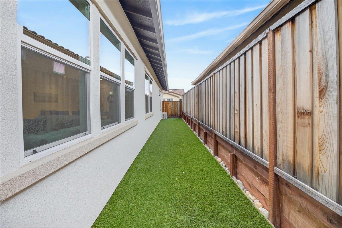 Detail Gallery Image 18 of 18 For 2102 White Oak Dr, Hollister,  CA 95023 - 2 Beds | 2 Baths