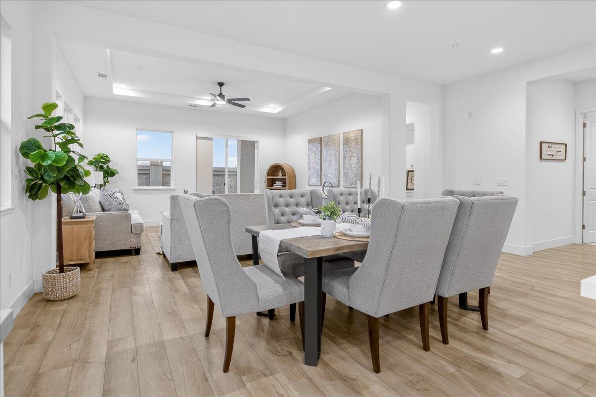 Detail Gallery Image 6 of 18 For 2102 White Oak Dr, Hollister,  CA 95023 - 2 Beds | 2 Baths