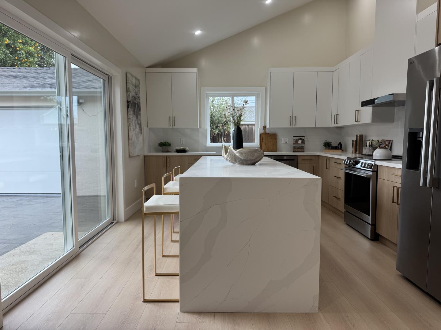 Detail Gallery Image 5 of 23 For 793 Sherman Oaks Dr, San Jose,  CA 95128 - 4 Beds | 3 Baths