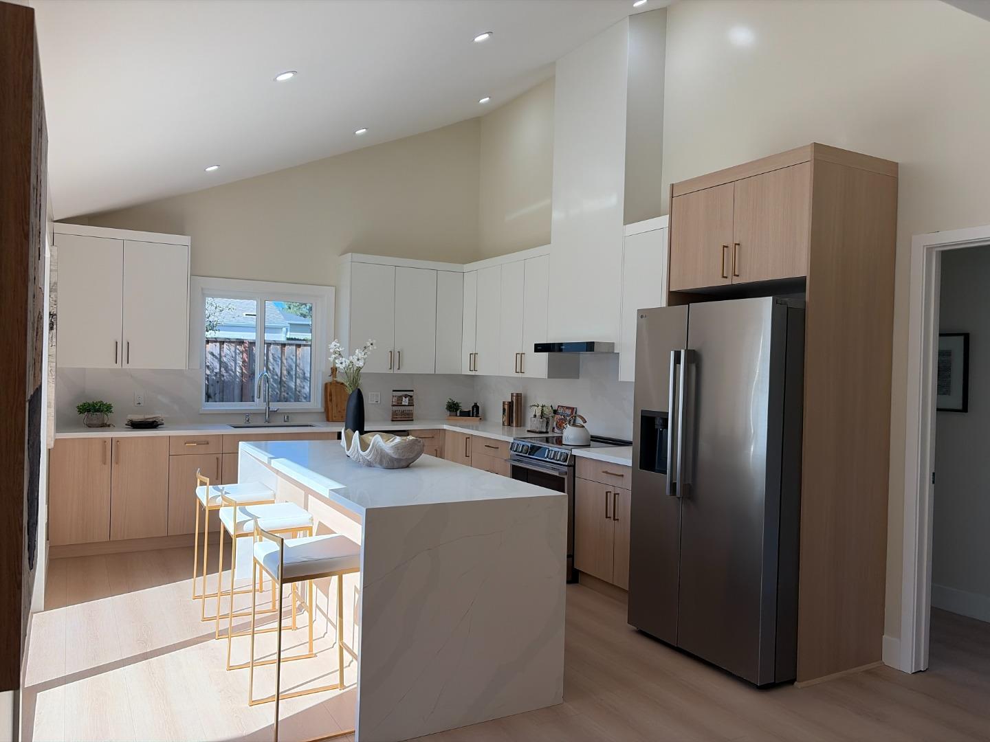 Detail Gallery Image 6 of 23 For 793 Sherman Oaks Dr, San Jose,  CA 95128 - 4 Beds | 3 Baths