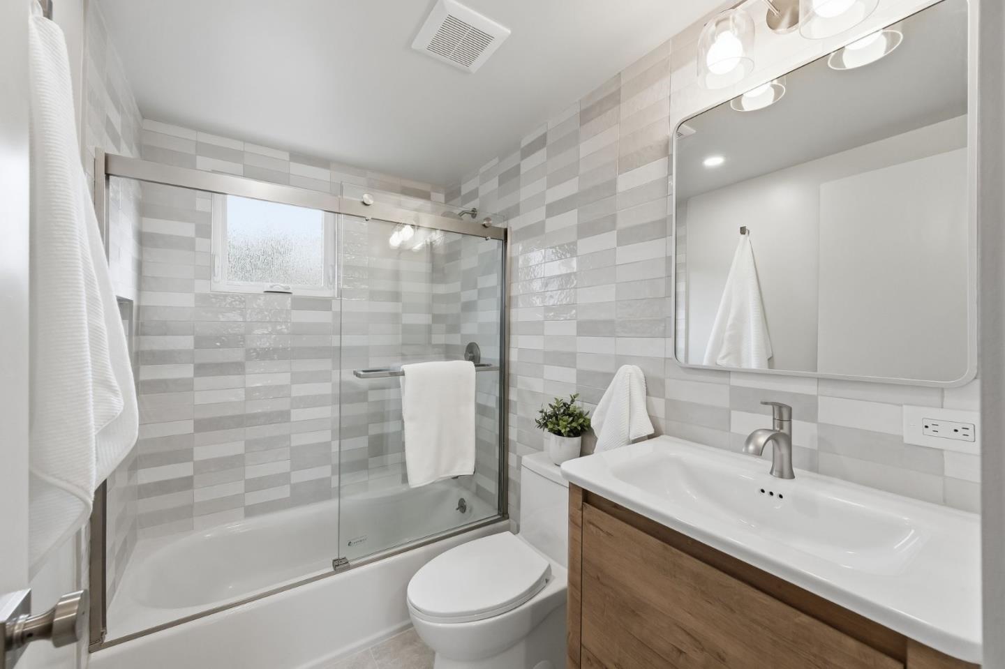 Detail Gallery Image 11 of 24 For 1245 Manzano Way, Sunnyvale,  CA 94089 - 3 Beds | 2 Baths