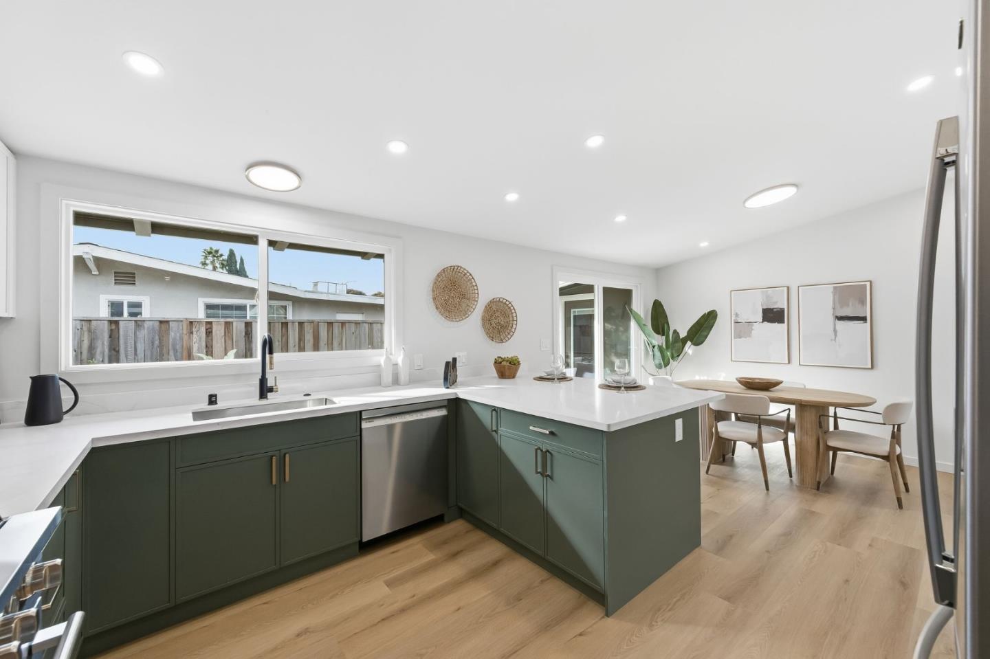 Detail Gallery Image 4 of 24 For 1245 Manzano Way, Sunnyvale,  CA 94089 - 3 Beds | 2 Baths