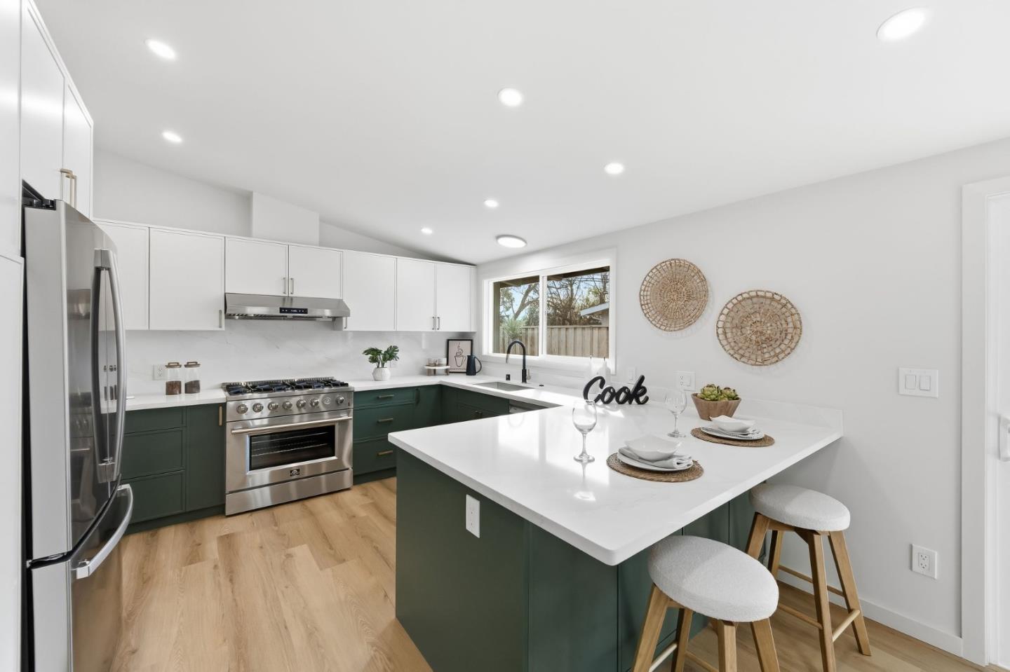 Detail Gallery Image 5 of 24 For 1245 Manzano Way, Sunnyvale,  CA 94089 - 3 Beds | 2 Baths