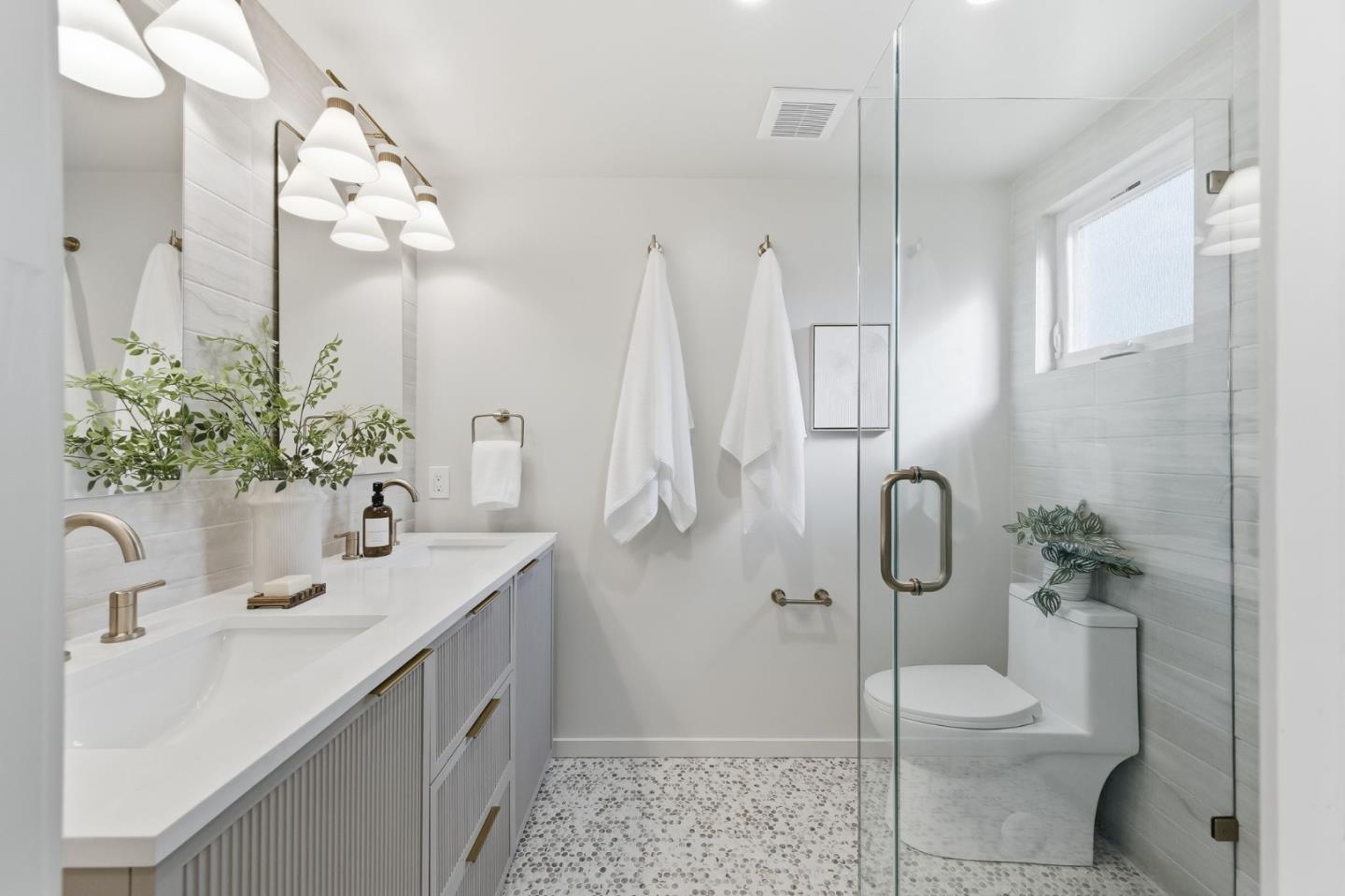 Detail Gallery Image 9 of 24 For 1245 Manzano Way, Sunnyvale,  CA 94089 - 3 Beds | 2 Baths