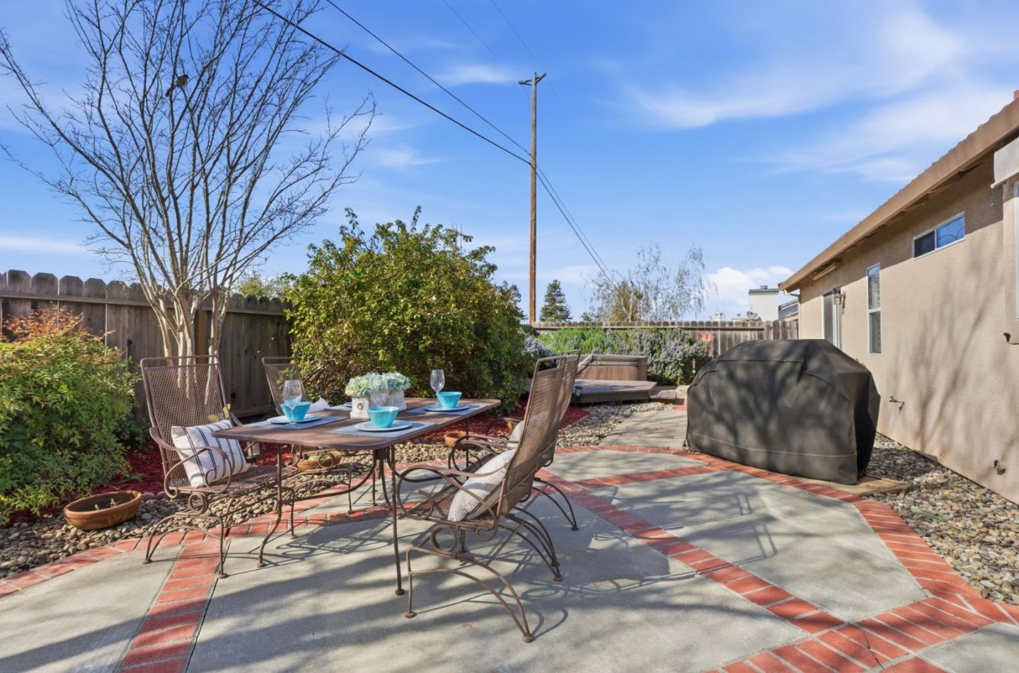 Detail Gallery Image 15 of 31 For 1270 Alder St, Hollister,  CA 95023 - 3 Beds | 2 Baths