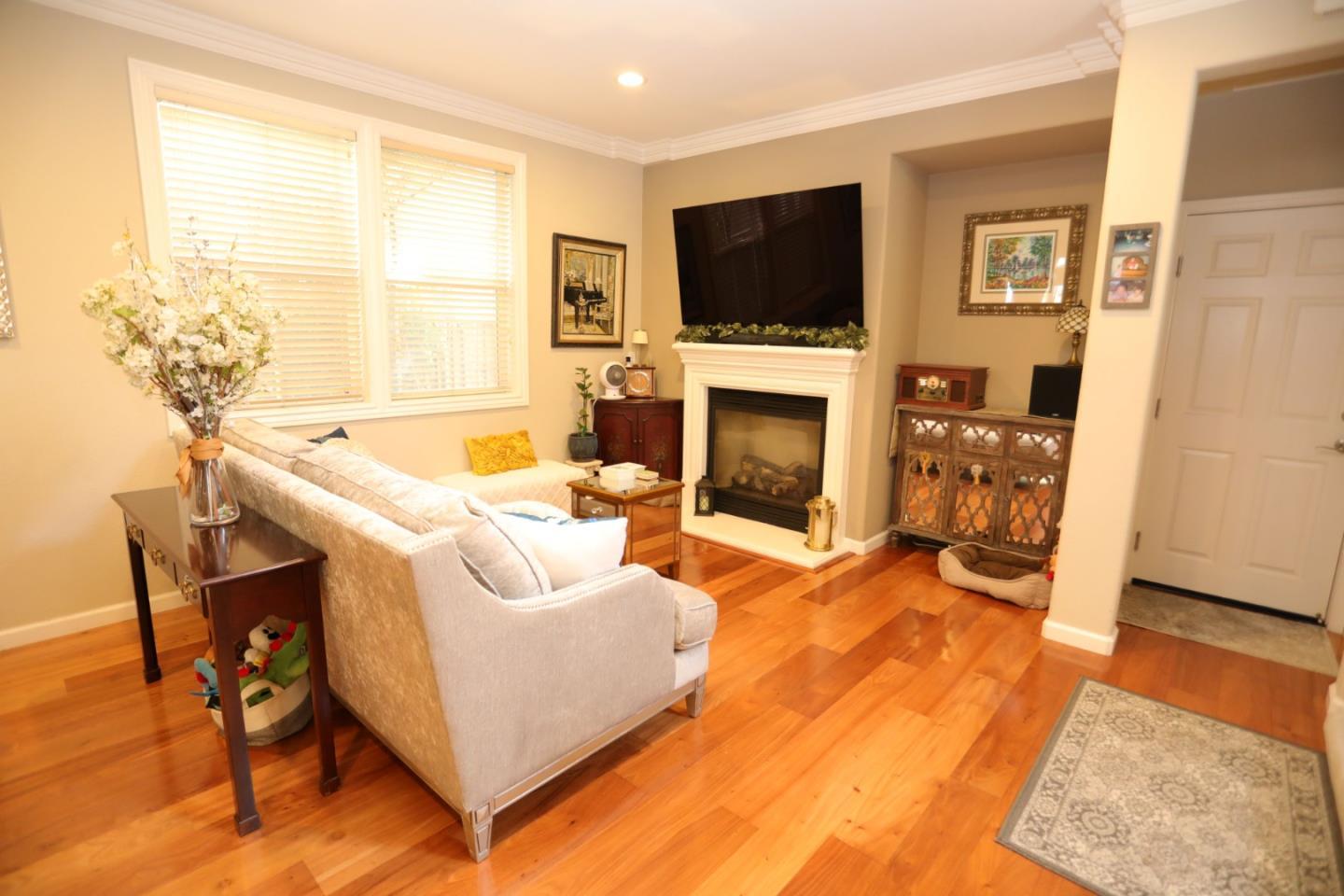 Detail Gallery Image 9 of 28 For 726 Tennyson Dr, Gilroy,  CA 95020 - 3 Beds | 2/1 Baths