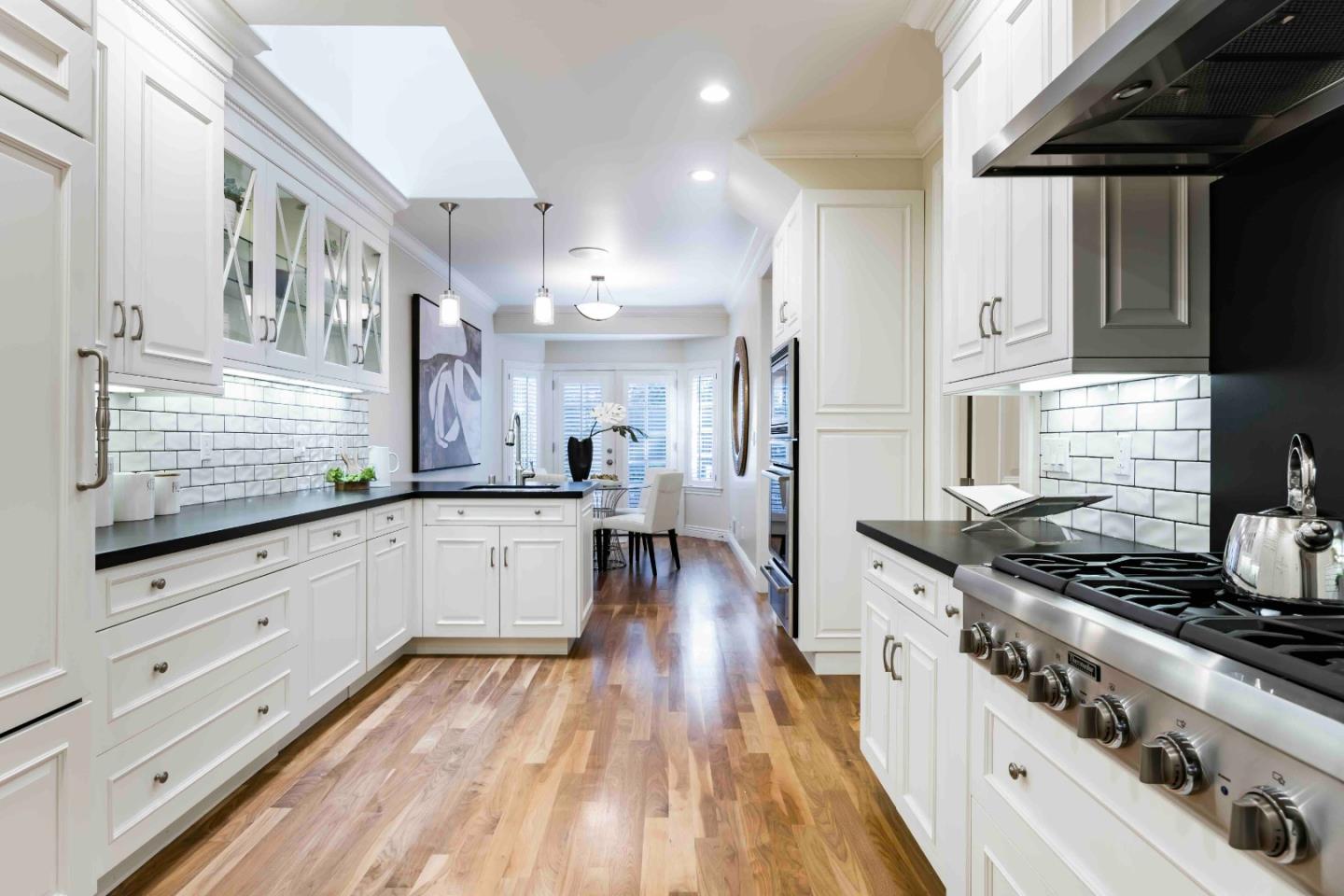 Detail Gallery Image 13 of 25 For 11 Chateau Dr, Menlo Park,  CA 94025 - 3 Beds | 3 Baths