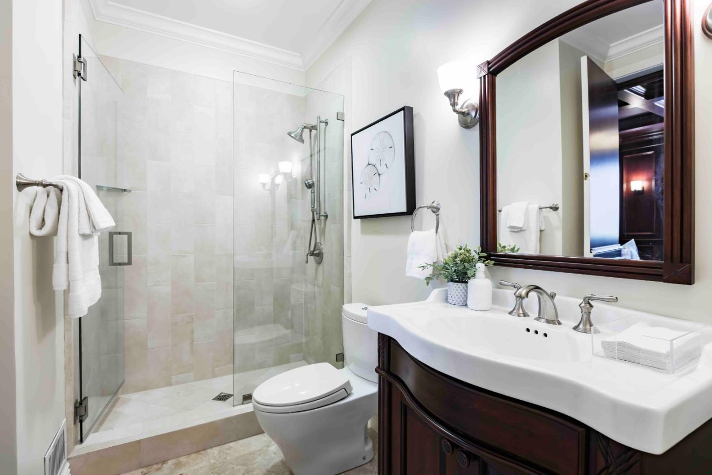 Detail Gallery Image 14 of 25 For 11 Chateau Dr, Menlo Park,  CA 94025 - 3 Beds | 3 Baths