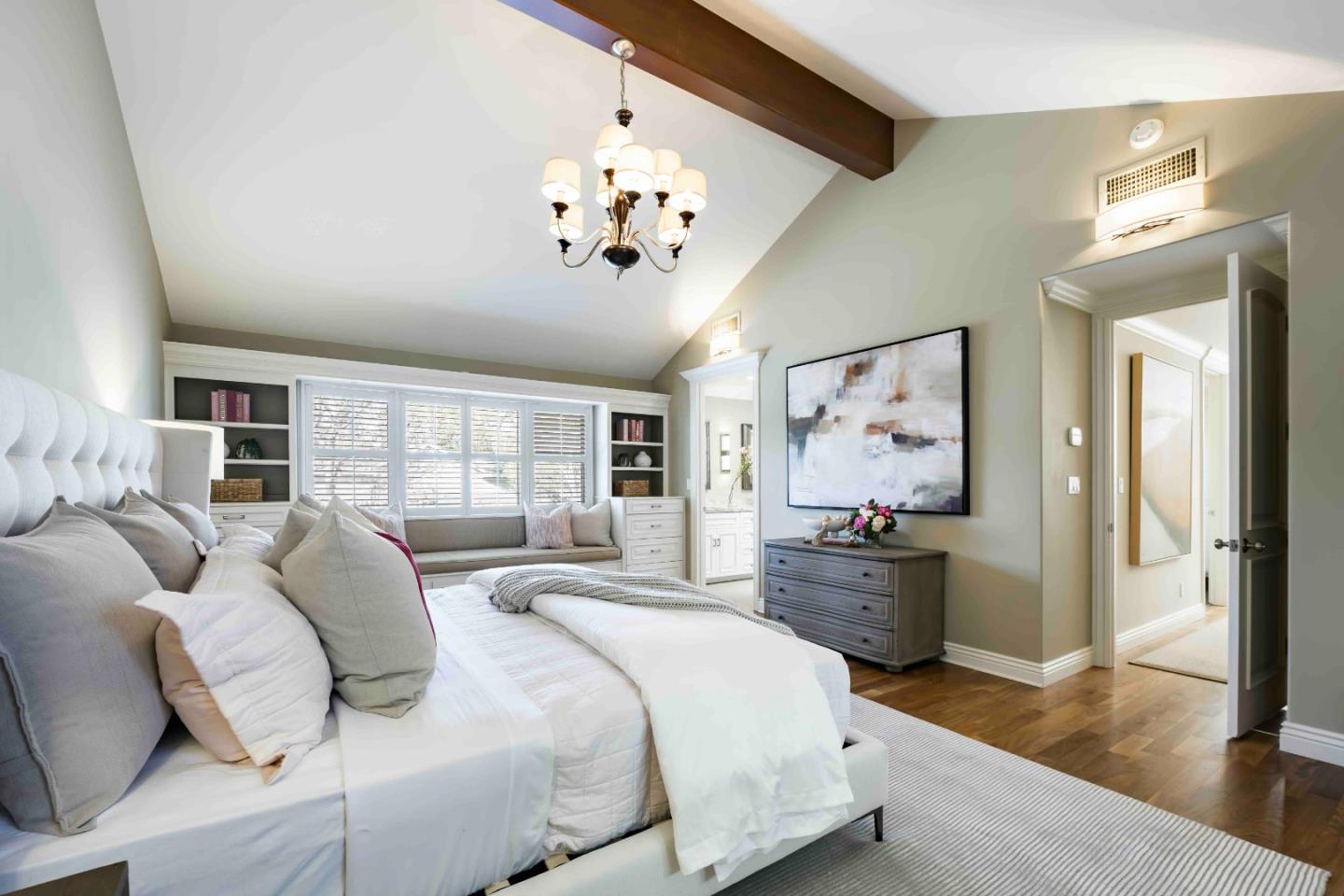 Detail Gallery Image 19 of 25 For 11 Chateau Dr, Menlo Park,  CA 94025 - 3 Beds | 3 Baths