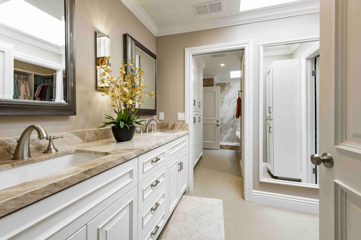 Detail Gallery Image 20 of 25 For 11 Chateau Dr, Menlo Park,  CA 94025 - 3 Beds | 3 Baths