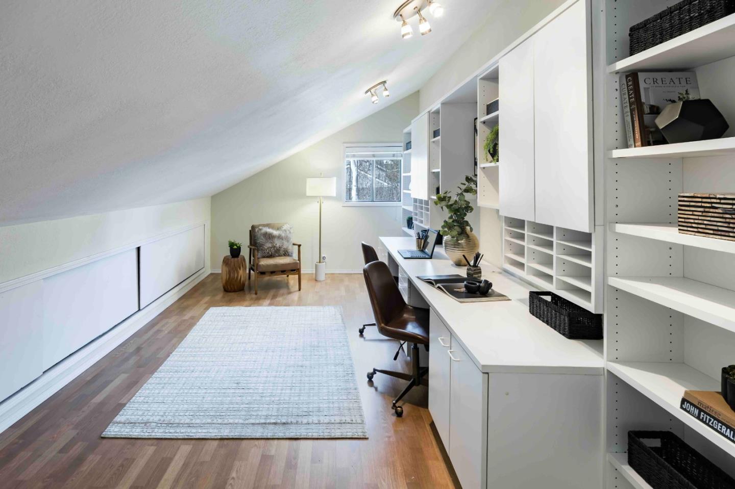 Detail Gallery Image 22 of 25 For 11 Chateau Dr, Menlo Park,  CA 94025 - 3 Beds | 3 Baths