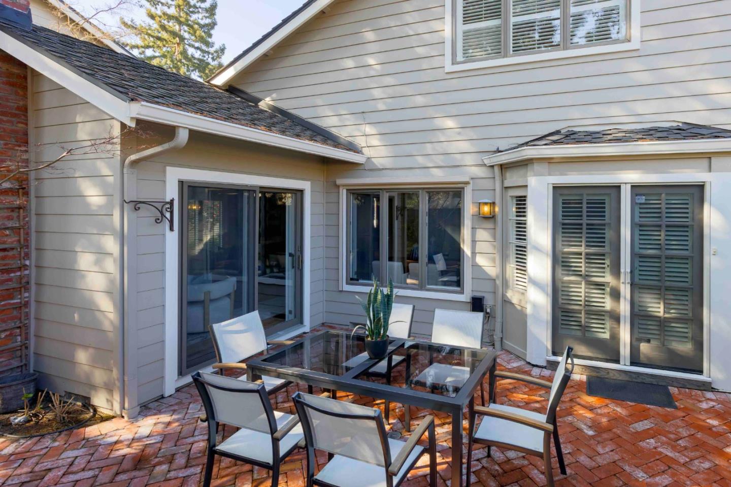 Detail Gallery Image 23 of 25 For 11 Chateau Dr, Menlo Park,  CA 94025 - 3 Beds | 3 Baths