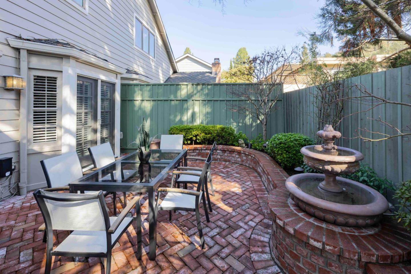 Detail Gallery Image 24 of 25 For 11 Chateau Dr, Menlo Park,  CA 94025 - 3 Beds | 3 Baths