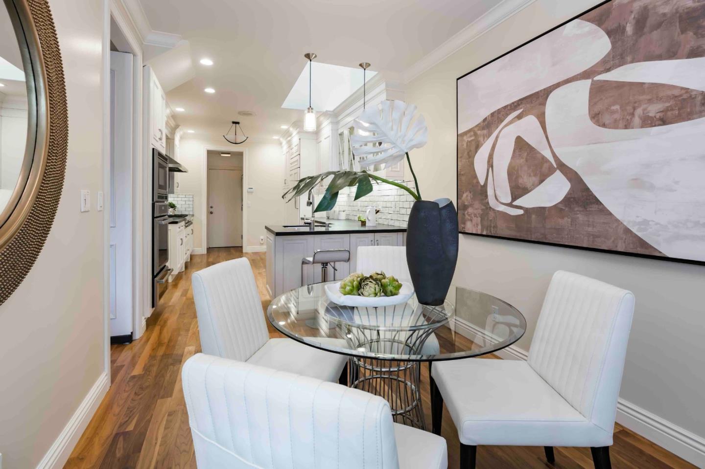 Detail Gallery Image 9 of 25 For 11 Chateau Dr, Menlo Park,  CA 94025 - 3 Beds | 3 Baths