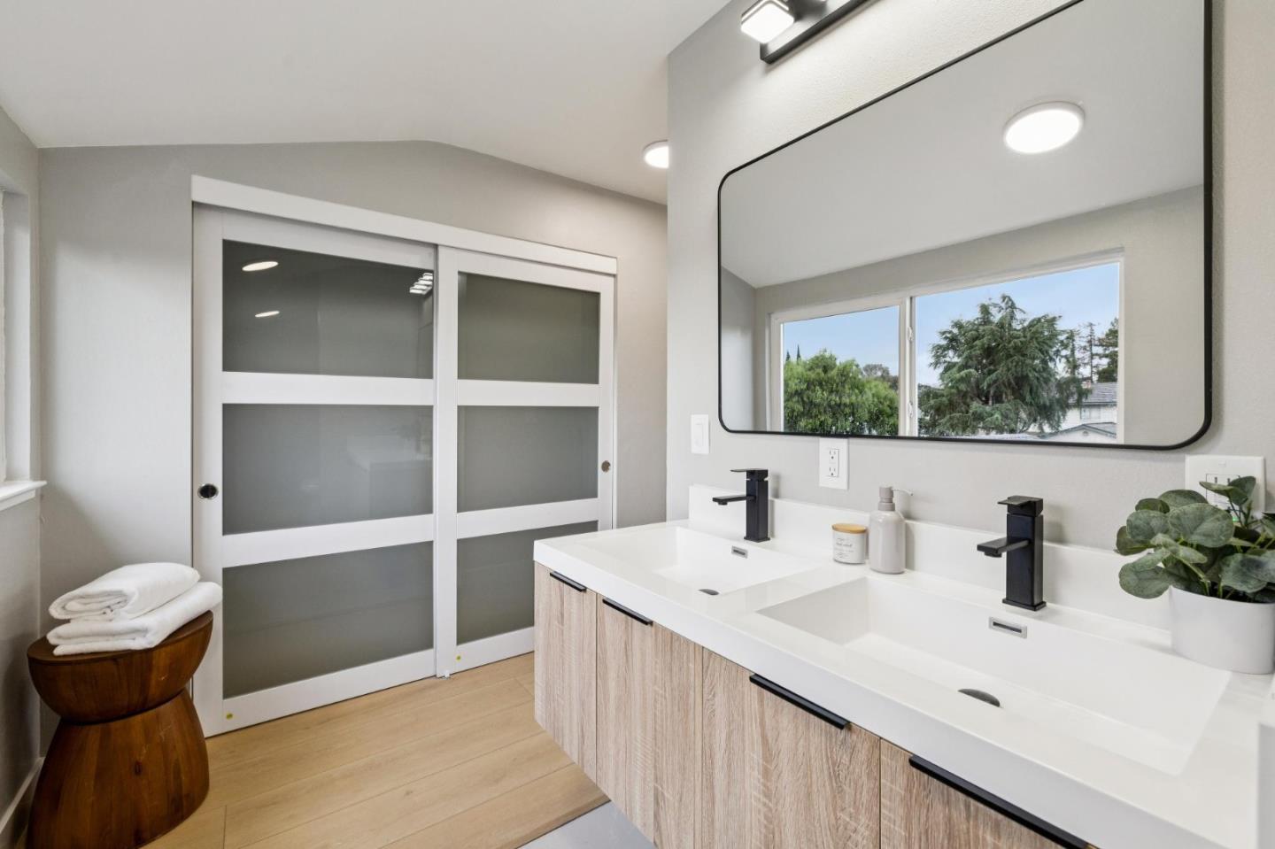 Detail Gallery Image 31 of 45 For 691 Faraone Dr, San Jose,  CA 95136 - 5 Beds | 3 Baths