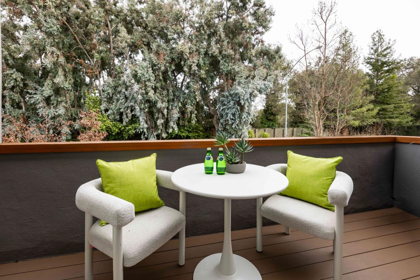 Detail Gallery Image 12 of 22 For 1701 Stone Pine Ln, Menlo Park,  CA 94025 - 2 Beds | 2/1 Baths