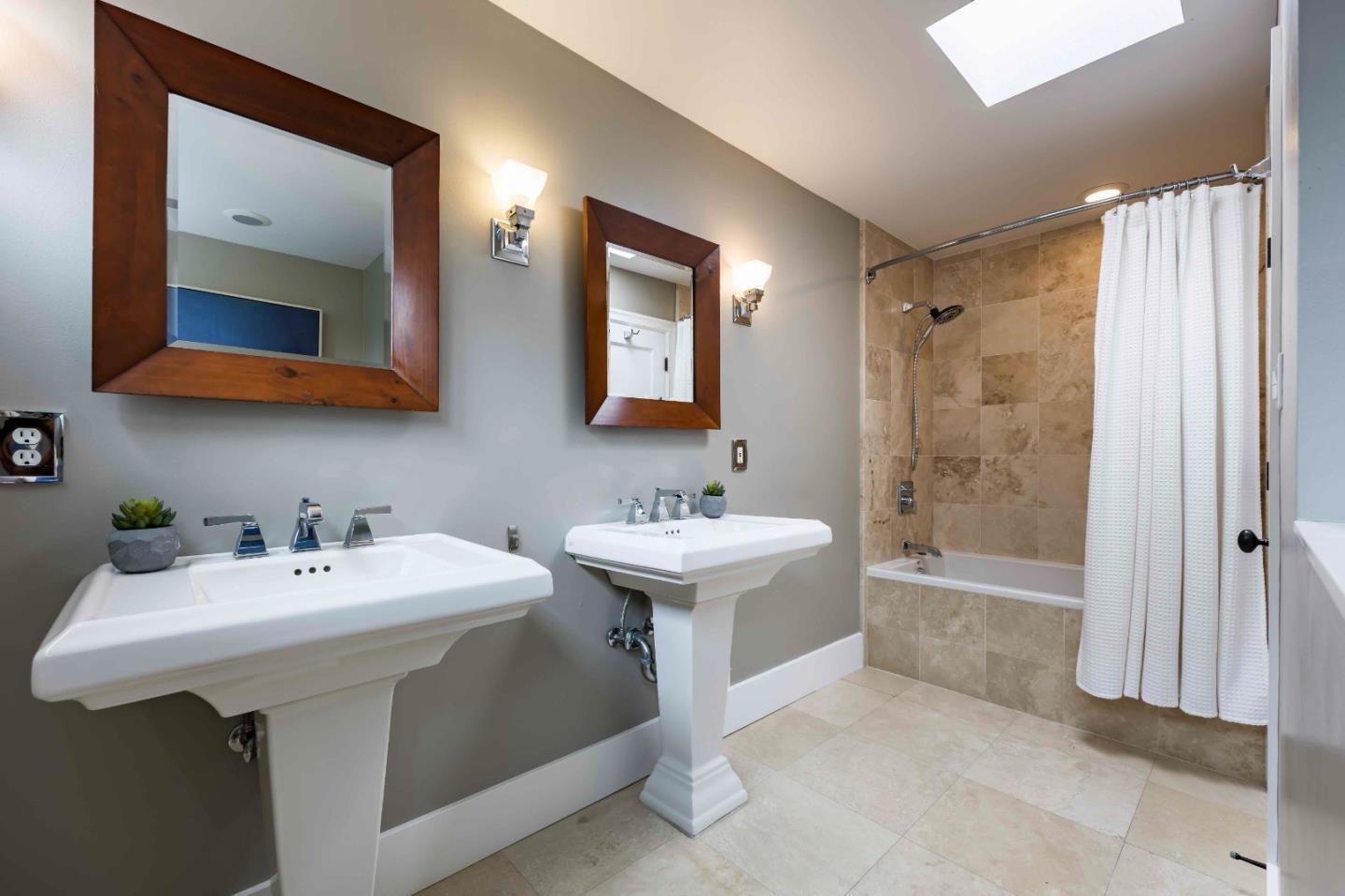 Detail Gallery Image 14 of 22 For 1701 Stone Pine Ln, Menlo Park,  CA 94025 - 2 Beds | 2/1 Baths