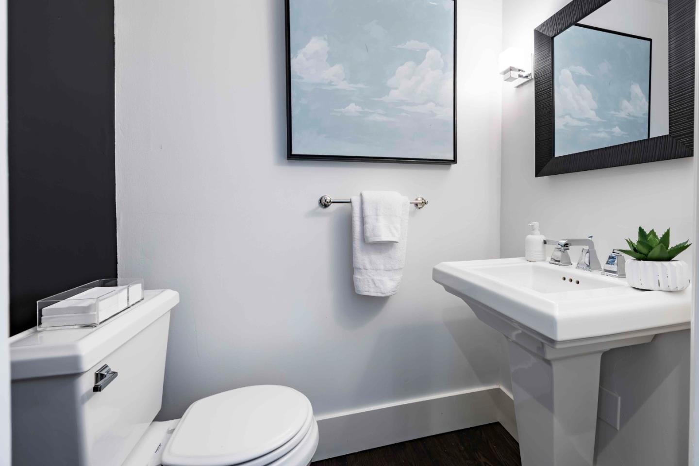 Detail Gallery Image 7 of 22 For 1701 Stone Pine Ln, Menlo Park,  CA 94025 - 2 Beds | 2/1 Baths