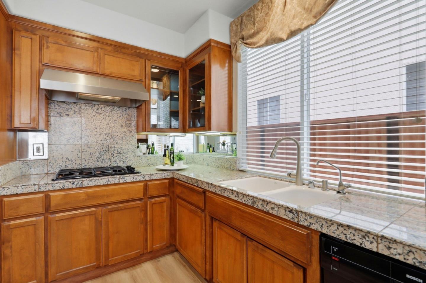 Detail Gallery Image 8 of 20 For 808 Cameron Cir, Milpitas,  CA 95035 - 5 Beds | 3 Baths