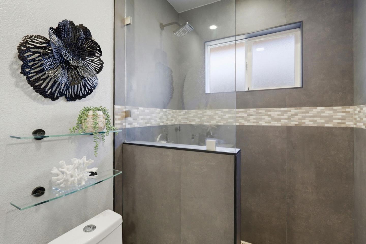 Detail Gallery Image 23 of 34 For 1523 Shaw Dr, San Jose,  CA 95118 - 4 Beds | 2/1 Baths