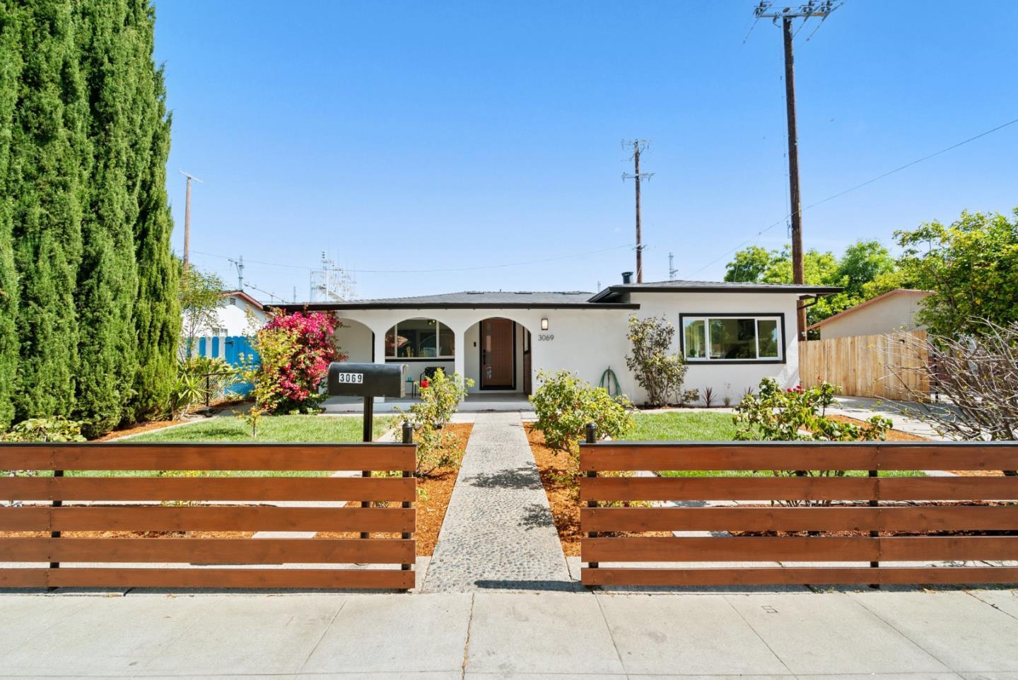 Detail Gallery Image 2 of 45 For 3069 Agate Dr, Santa Clara,  CA 95051 - 4 Beds | 2/1 Baths