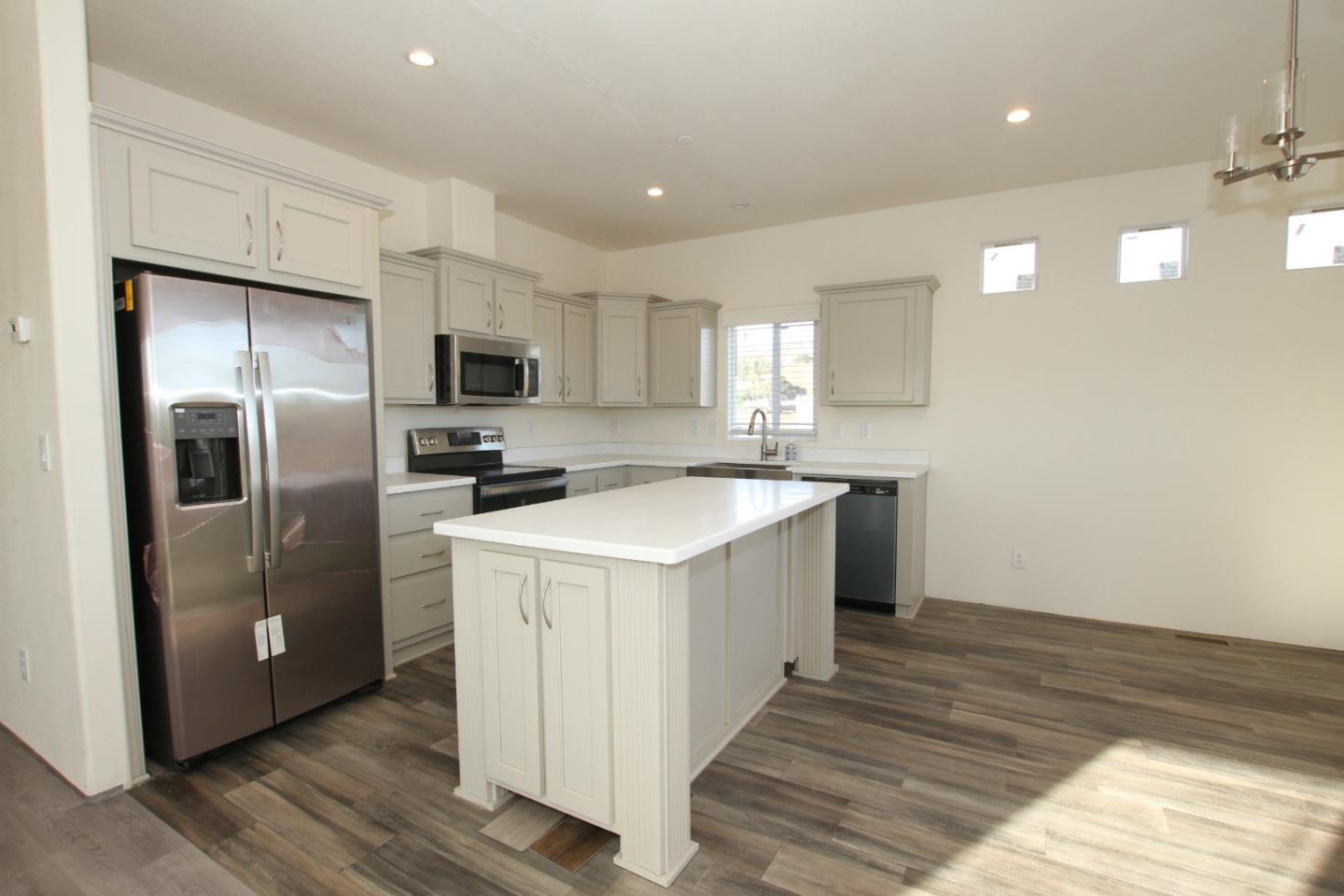 Detail Gallery Image 6 of 11 For 2055 Rucker Ave, Gilroy,  CA 95020 - 3 Beds | 2 Baths