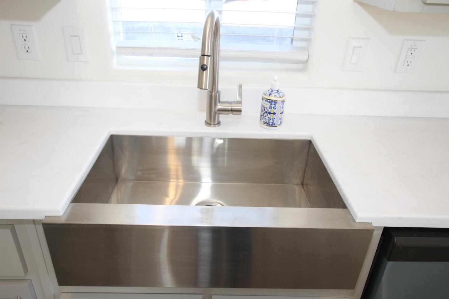 Detail Gallery Image 8 of 11 For 2055 Rucker Ave, Gilroy,  CA 95020 - 3 Beds | 2 Baths