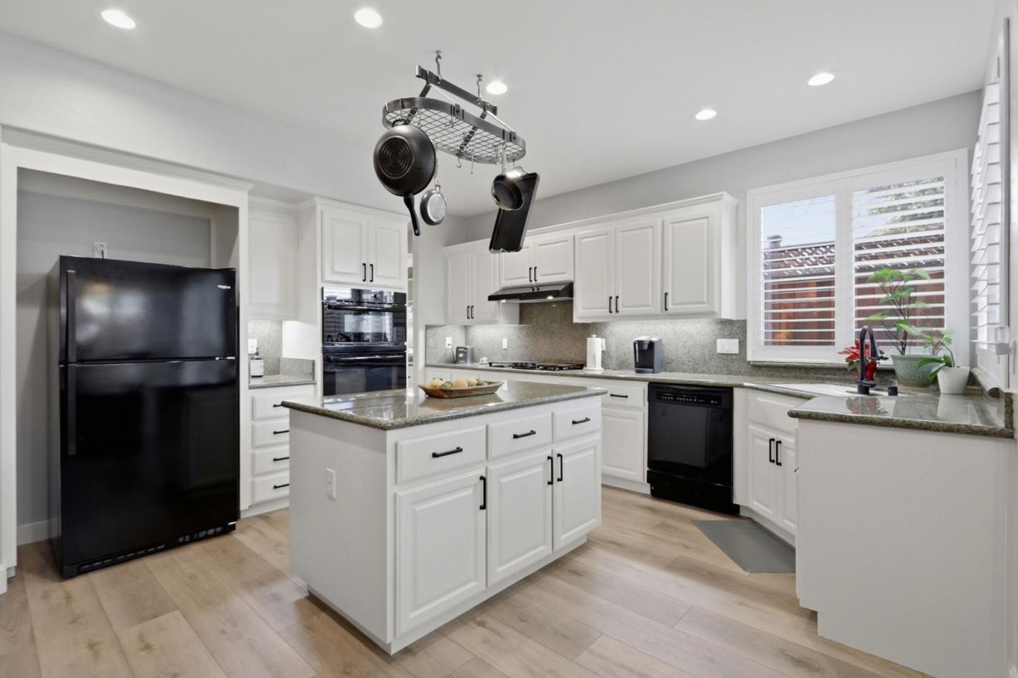 Detail Gallery Image 12 of 42 For 3249 Placido Ct, San Jose,  CA 95135 - 5 Beds | 3 Baths