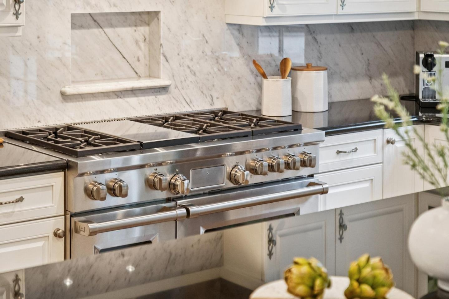 Detail Gallery Image 15 of 81 For 15212 Janor Ct, Monte Sereno,  CA 95030 - 4 Beds | 3 Baths