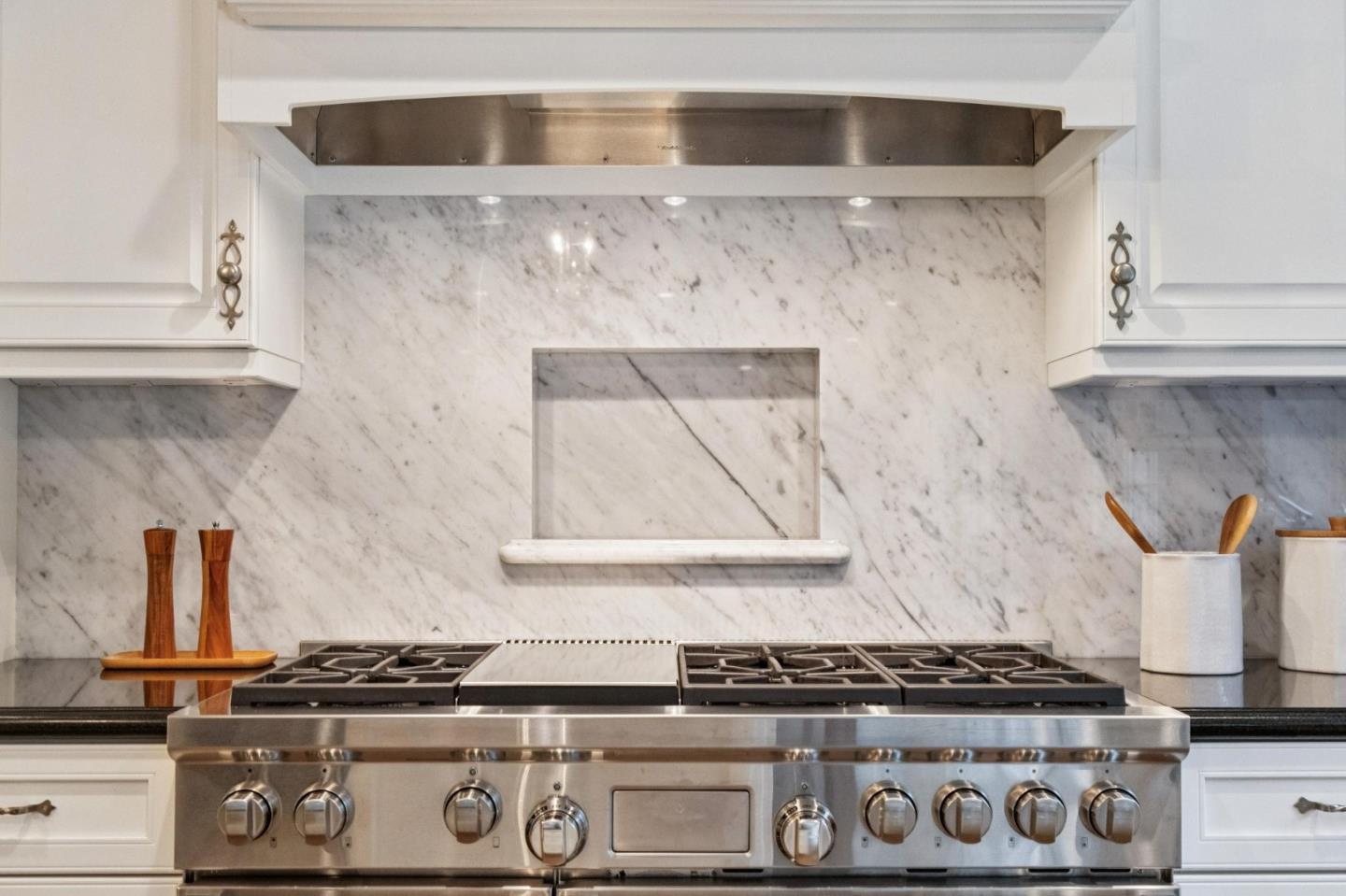 Detail Gallery Image 16 of 81 For 15212 Janor Ct, Monte Sereno,  CA 95030 - 4 Beds | 3 Baths